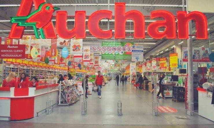 Salarii Auchan 2023. Cât câştigă un casier relocat de la casele de marcat desfiinţate