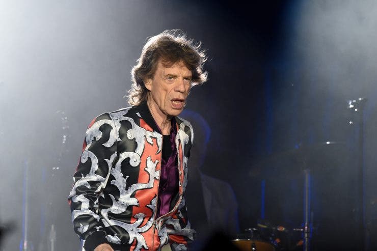 Mick Jagger, solistul trupei The Rolling Stones, în vârstă de 75 de ani, ar putea fi supus unei intervenții pe cord, pentru implantarea unui stent.