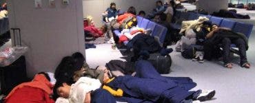 Zeci de copii români abandonaţi pe aeroporturi în Tokyo, Doha şi Milano