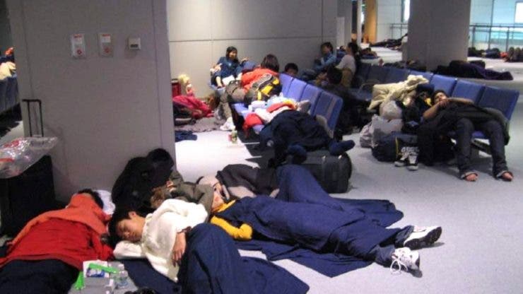 Zeci de copii români abandonaţi pe aeroporturi în Tokyo, Doha şi Milano