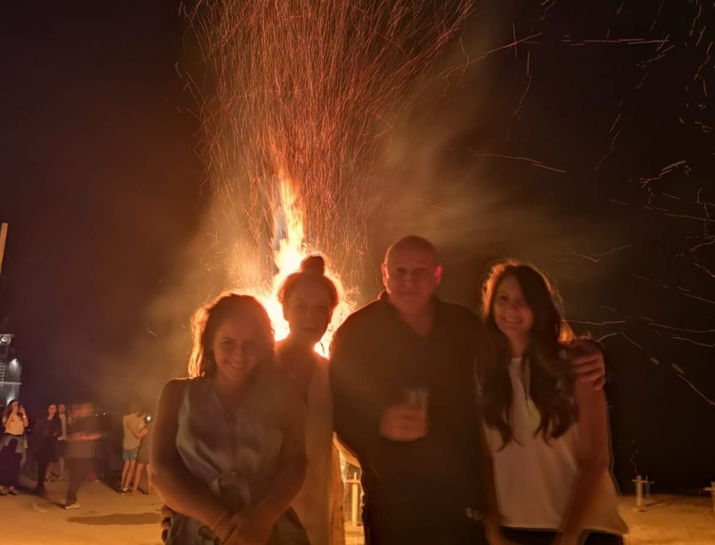 Imaginea postata pe Facebook de amanta lui Cotimanis. Asa arata femeia pentru care si-a parasit sotia, la peste 60 de ani 26