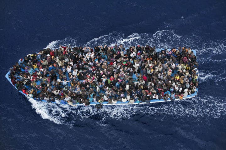 Dramă în Marea Mediterană: Cel puțin 116 de imigranți au murit în urma unui naufragiu