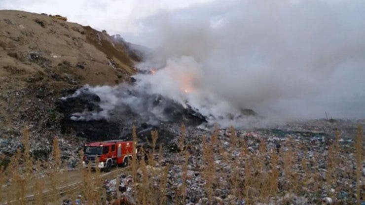 Incendiu puternic la groapa de gunoi din Caracal