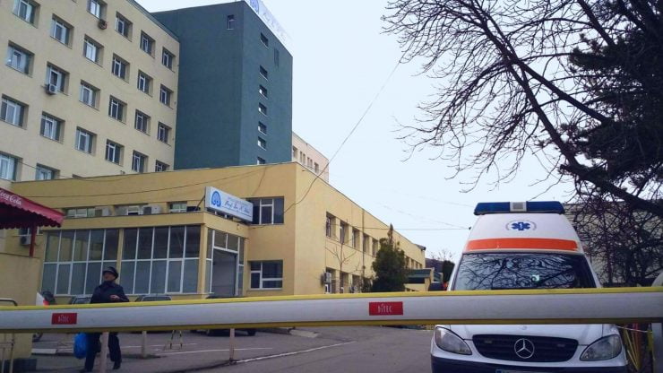 Un pacient deja internat a fost găsit mort în curtea unui spital din Iasi 25 Un pacient deja internat a fost găsit mort în curtea unui spital din Iasi