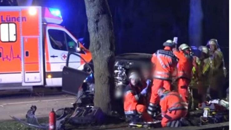 Un șofer din România și-a ucis întreaga familie într-un accident. Un barbat a pierdut controlul volanului dxupă dupa ce a incercat sa faca o depasire