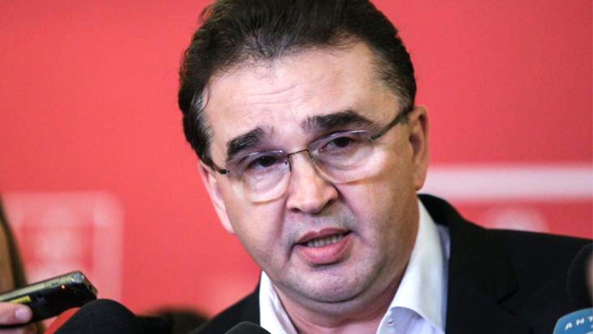 Oprisan Incredibil! Un Preot A încercat Să-i Pupe Mâna Lui Marian Oprișan ...