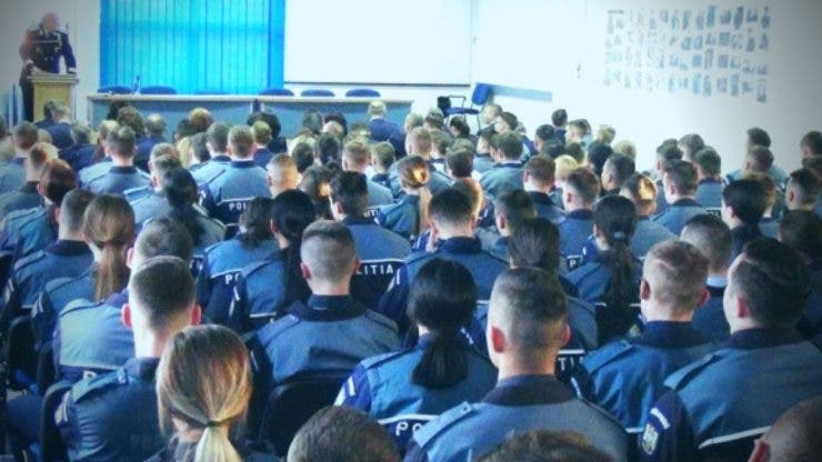 Doi elevi ai Școlii de Poliție de la Câmpina au fost prinși cu droguri