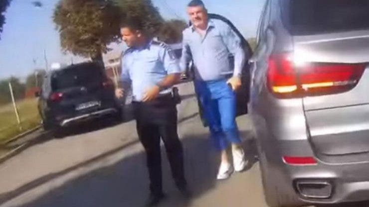 Polițistul care l-a filmat pe consilierul irascibil, a primit mai multe amenințări