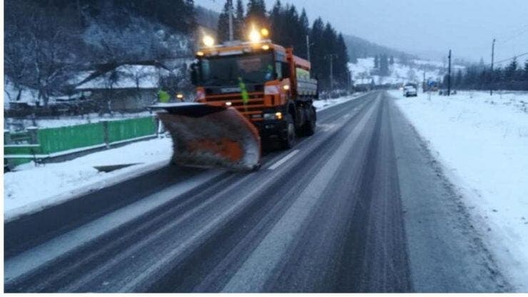 A venit iarna în România. ZONELE în care drumarii au acționat cu utilaje de deszăpezire