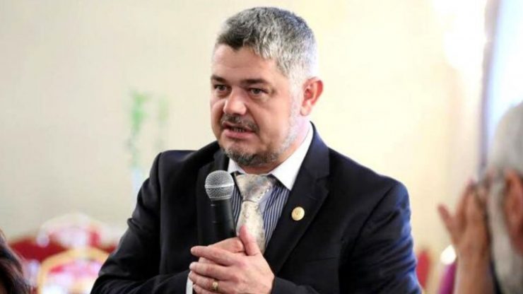 Candidatul la alegerile prezidențiale Ninel Peia, dat dispărut joi, a fost găsit când se ruga 25 Candidatul la alegerile prezidențiale Ninel Peia, dat dispărut joi, a fost găsit când se ruga