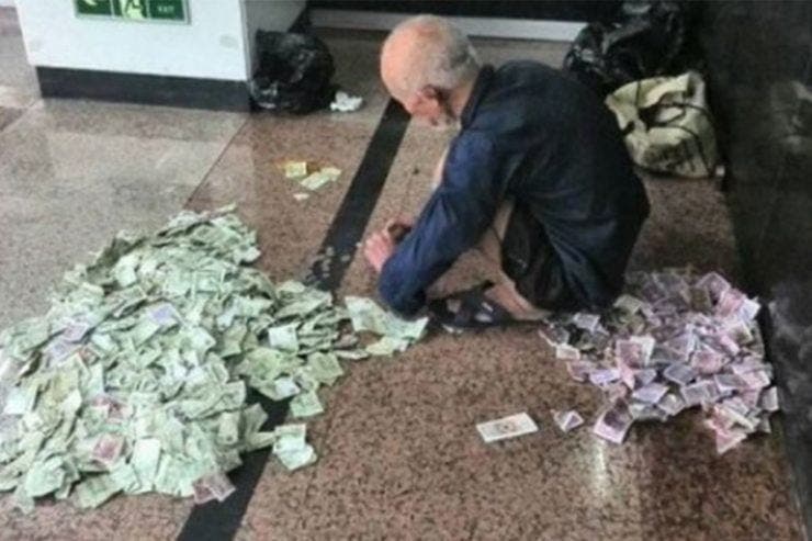 Un bătrân din Constanța a intrat într-o bancă țipând. Ce voia de la ei