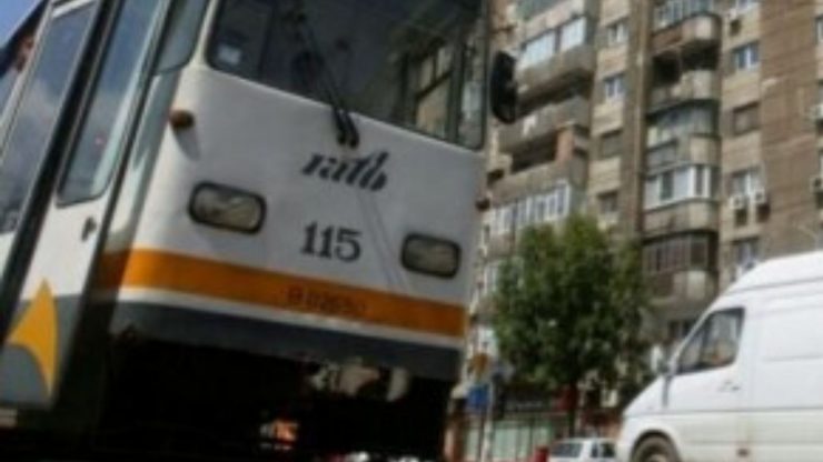 Accident în Capitală. Două persoane au fost rănite după ce o dubă a lovit un tramvai 25 Accident în Capitală. Două persoane au fost rănite după ce o dubă am lovit un tramvai