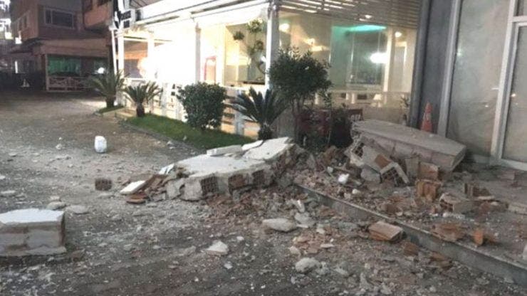 Cutremur devastator în Albania. Peste 100 de persoane au fost rănite