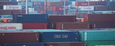 Olandezii au descoperit 25 de migranți într-un container frigorific