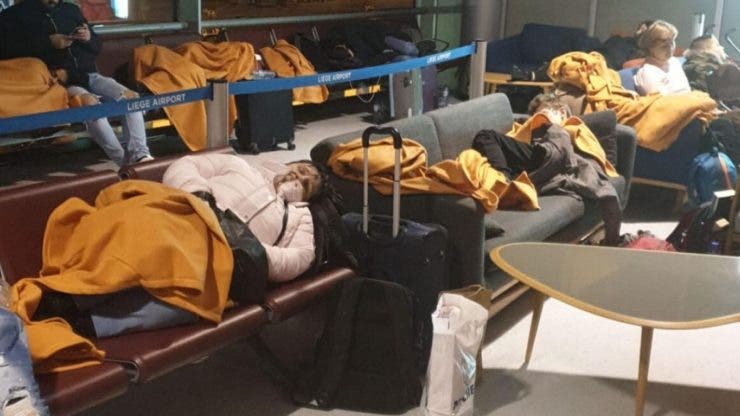 180 de români blocați pe aeroportul din Liege