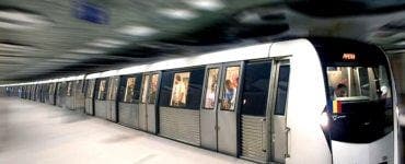 Alertă la metrou în București. Fum dens în vagoanele unui tren. Călătorii au apăsat butonul de panică