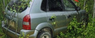 Au găsit o mașină abandonată în pădure