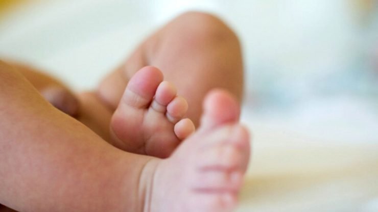 Caz șocant în Vaslui. O fetiță de un an a murit înainte ca mama să cheme salvarea