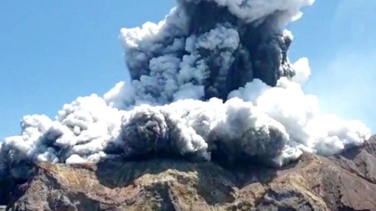Erupția vulcanului din Noua Zeelandă. Pericolul unor noi erupții vulcanice pe Insula Alba împiedică recuperarea cadavrelor rămase acolo