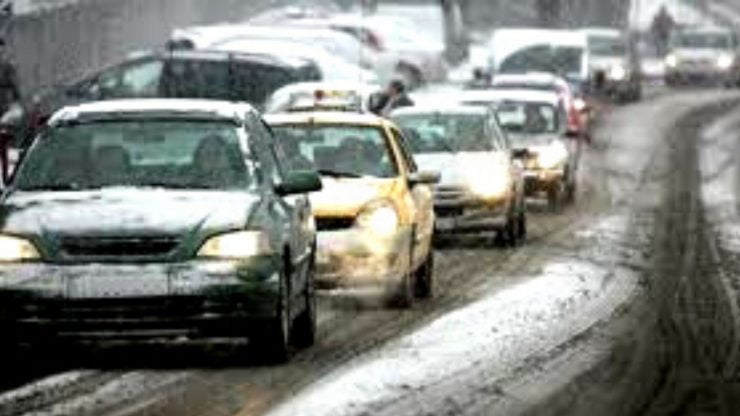Circulaţie în condiţii de iarnă în mai multe judeţe. Nu sunt semnalate șosele cu circulația întreruptă 25 Circulaţie în condiţii de iarnă în mai multe judeţe. Nu sunt semnalate șosele cu circulația întreruptă