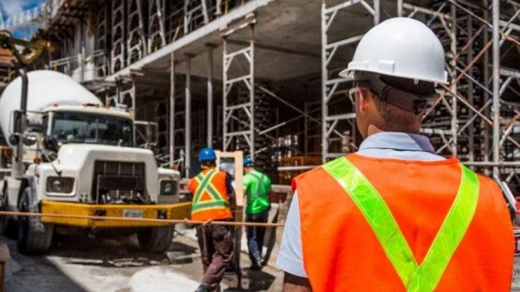 Aproximativ 430 de mii de muncitori din construcții vor avea salariul mărit, dar pensia mică
