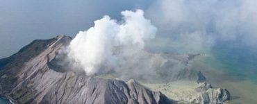Un vulcan din Noua Zeelandă a erupt. Cinci persoane au murit