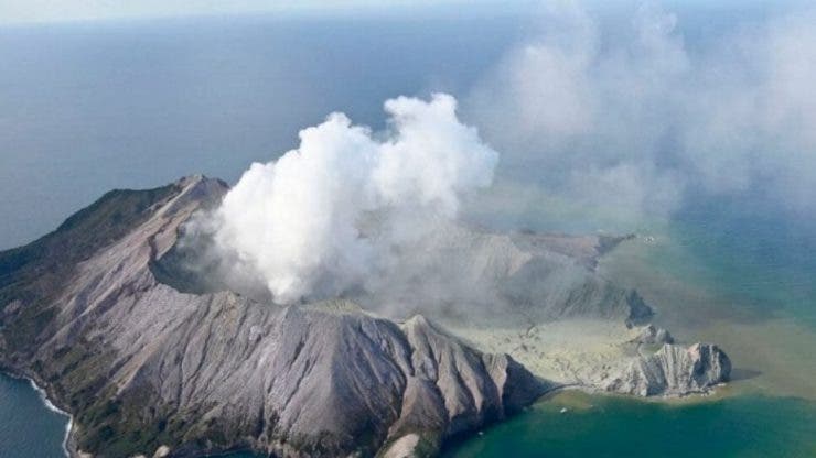 Un vulcan din Noua Zeelandă a erupt. Cinci persoane au murit