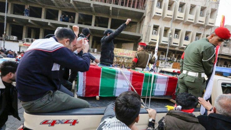 Înmormântarea generalului Soleimani. Liderul suprem al Iranului plânge peste sicriul comandantului