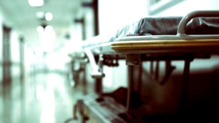 O femeie în vârstă de 70 de ani a murit în spital după ce a așteptat 16 ore la Urgențe