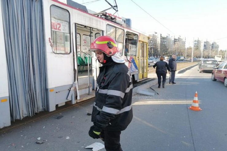 Accident teribil. O femeie a murit sub șinele tramvaiului 25 a murit sub șinele tramvaiului