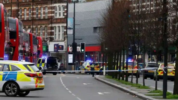 Atac armat în Londra. Mai multe persoane au fost înjunghiate de un bărbat
