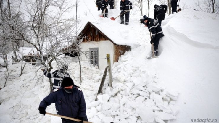40.000 de locuințe au rămas fără curent din cauza vremii. Drumurile naționale și județene din Brăila rămân închise până la ora 12.00 25 40.000 de locuințe au rămas fără curent din cauza vremii. Drumurile naționale și județene din Brăila rămân închise până la ora 12.00