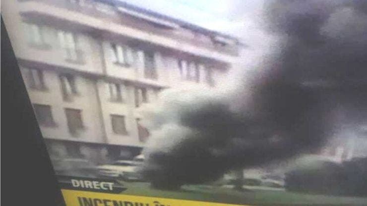 Incendiu puternic pe Bulevardul Timișoara din București! Pompierii se luptă cu flăcările