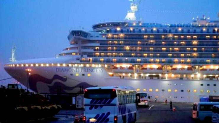 Doi pasageri de pe nava de lux Diamond Princess au murit din cauza noului virus