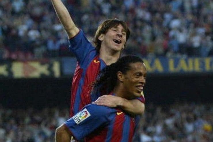 Leo Messi îl ajută pe Ronaldinho