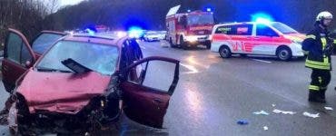 O româncă a murit într-un accident în Germania. Fetița ei a fost proiectată în afara mașinii