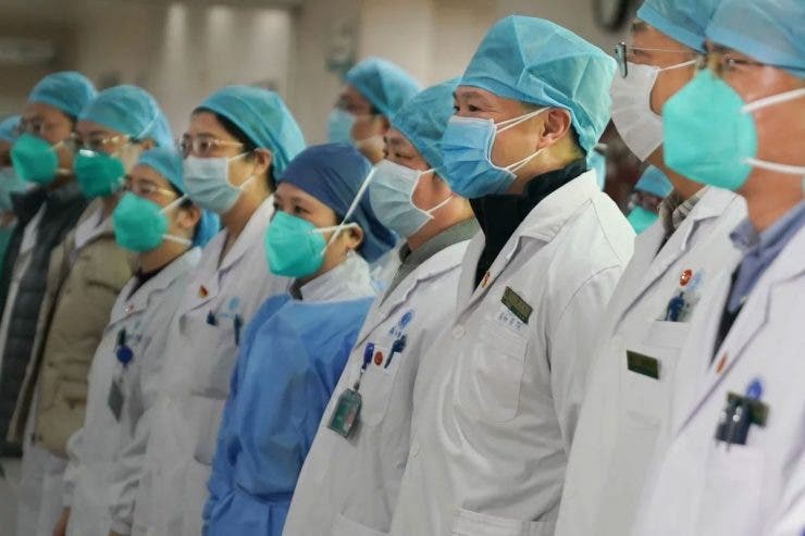 Medicii din China îi avertizează pe europeni în legătură cu greșelile pe care le-au făcut în criza de coronavirus