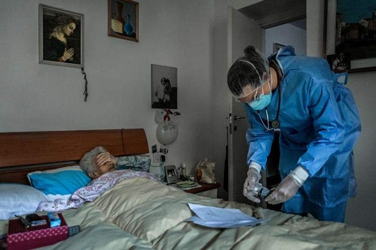 Centrul de Bătrâni de la Răcari: 47 de persoane infectate. Apare un nou focar în România