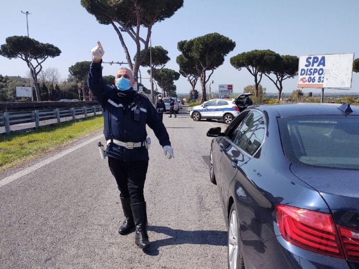 Italia: 12.514 de persoane amendate în ziua de Paște 25