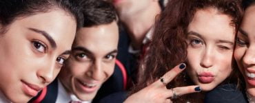 Top 10 seriale de urmărit pe Netflix cât stai acasă. Așa trece mai ușor criza sanitară