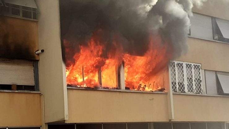 Italia: imigranți dau foc adăpostului unde se aflau în carantină 25