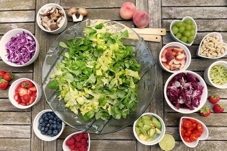Metodele prin care îți cureți colonul rapid și eficient! Salata ce face minuni pentru organismul tău. Slăbești în doar 3 zile