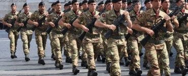 militari români