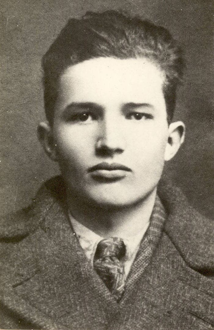 Nicolae ceaușescu adolescent