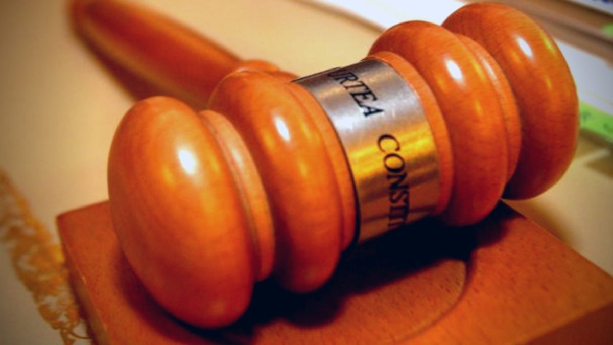 Copiii sub 14 ani care comit fapte prevăzute de legea penală ar putea merge la consiliere fără acordul părinților. Ce a decis CCR