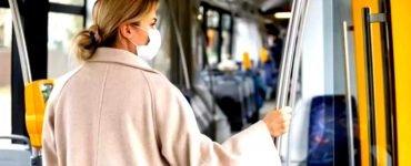 Cum să circuli în siguranță în timp ce mergi la serviciu. Specialiști au 10 recomandări 28 Deplasarea cu mijloacele de transport în comun
