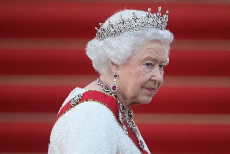 Regina Elisabeta a II-a se retrage din viața publică