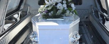 Cât costă înmormântarea