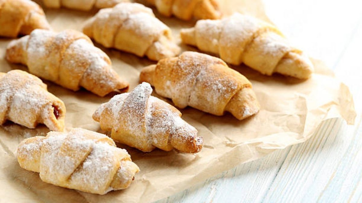 Rețetă De Cornulețe Fragede Cu Untură. Folosește Aceste Ingrediente și ...