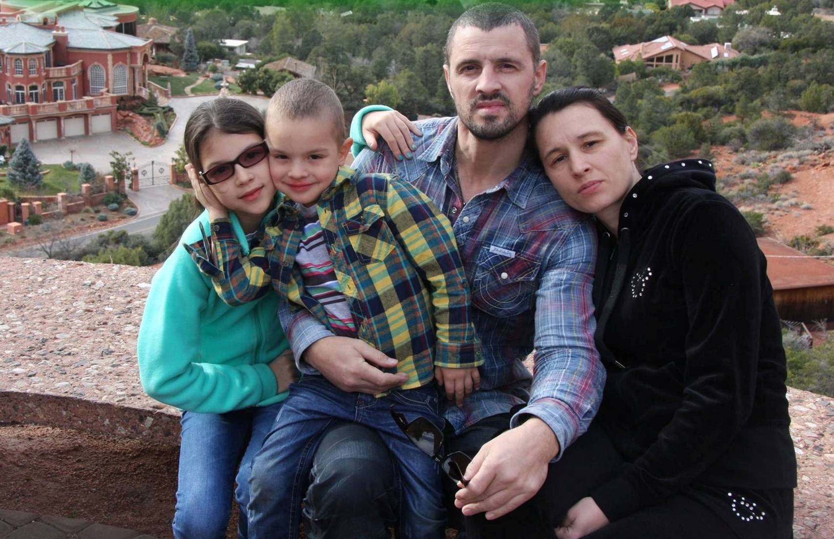 Pavel Stratan, soția și copiii